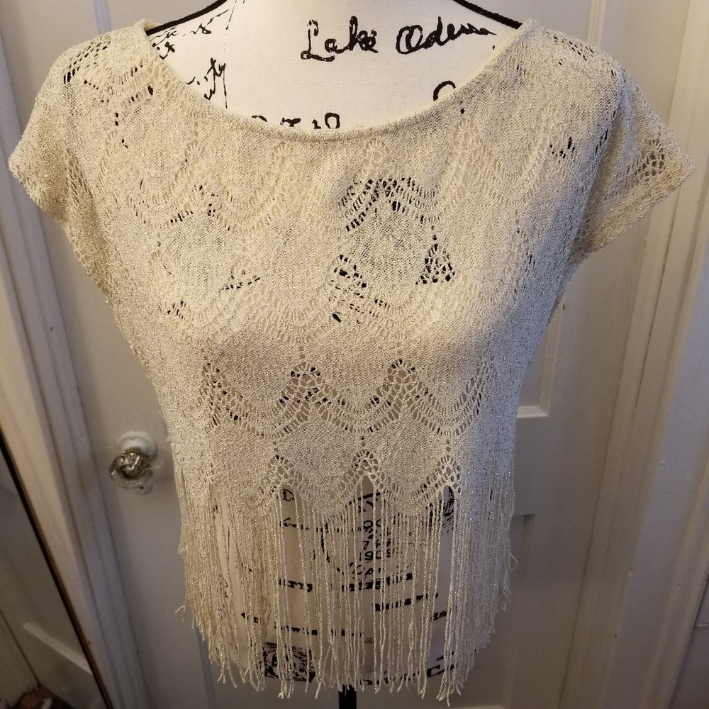 Kirra knitted Embroidered Crem Top SIZE XS.